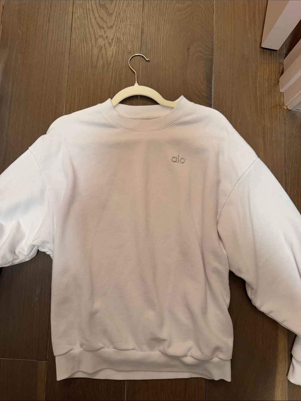 ALO Yoga Crewneck Sweatshirt in White